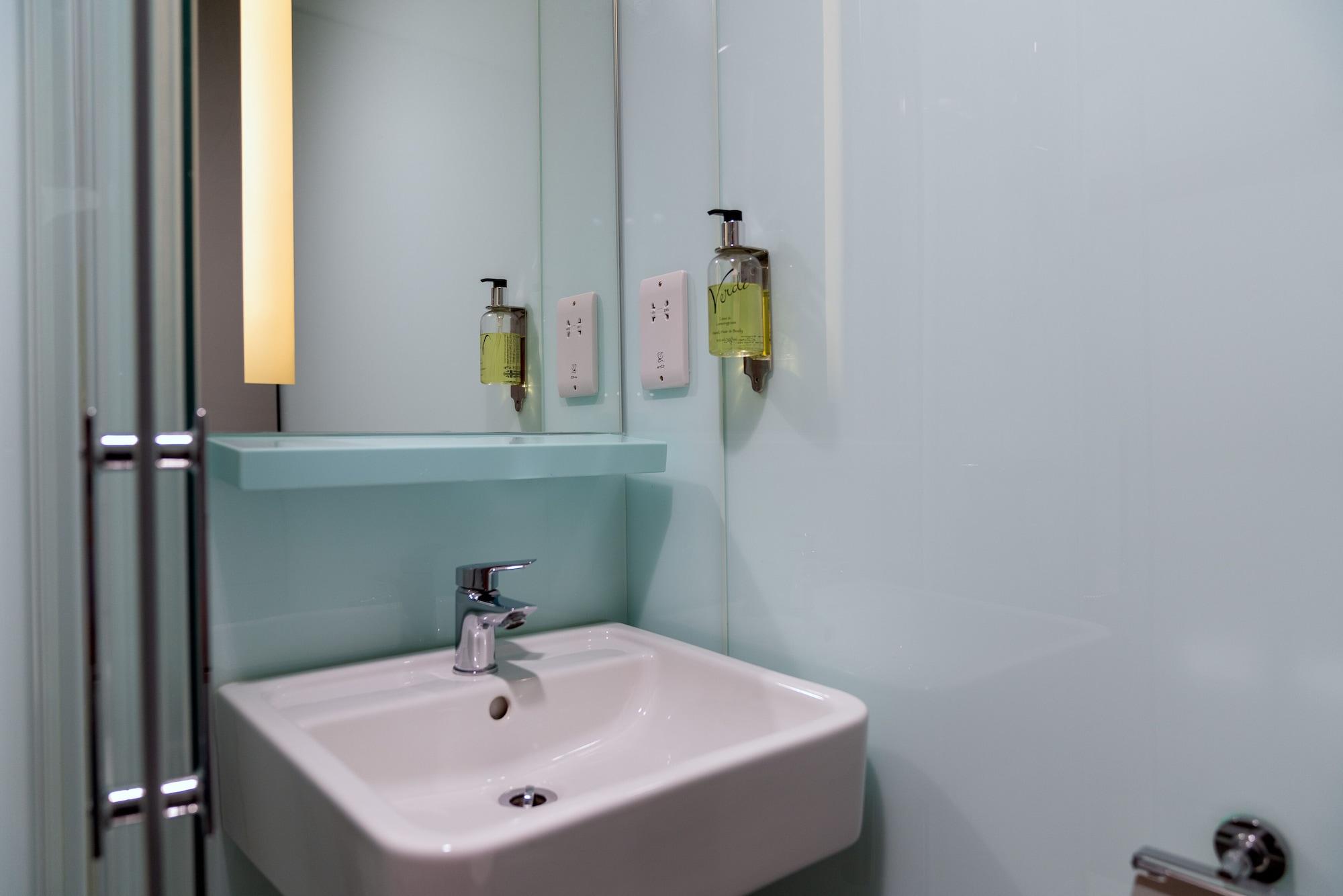 Easyhotel Бирмингам Екстериор снимка